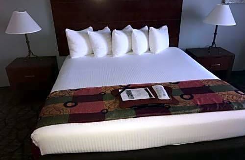 Patterson Hotel | Best Western Plus Villa Del Lago Inn
