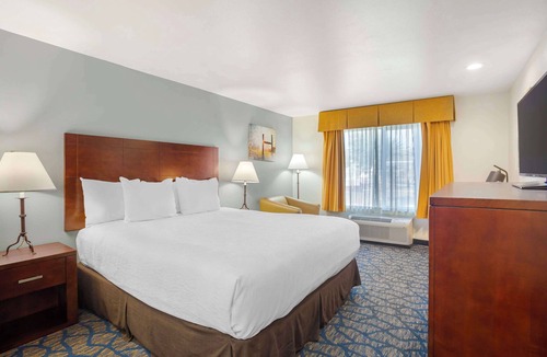 Patterson Hotel | Best Western Plus Villa Del Lago Inn Patterson