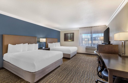 Tulare Hotel | Best Western Town & Country Lodge
