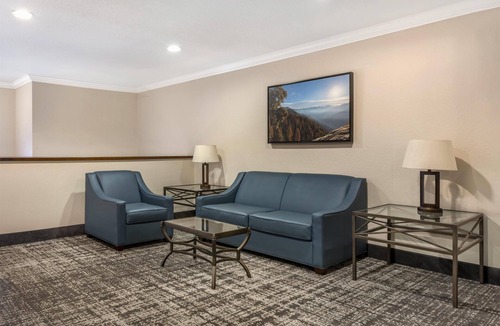 Tulare Hotel | Best Western Town & Country Lodge