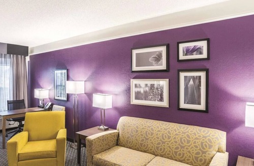 Woodlands Village House | Better Choice for your Vacation! 3 Family-Friendly Units, Pool, Free Parking