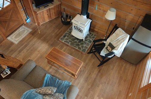 Condon Cabin | Beyersfort next to Cygnet Lake - Sleeps 5, Private Dock w/Canoe, No Wi-Fi