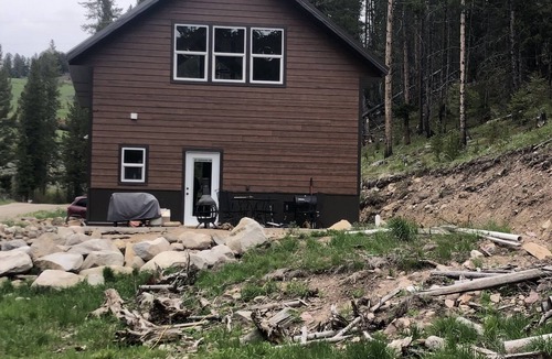 Wise River Cabin | Big Hole Valley cabin near river access