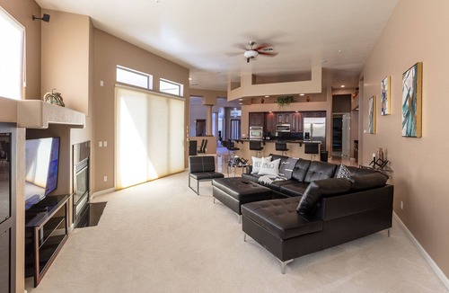 Palm Valley House | Big Luxury House on Golf Course in Gated Community
