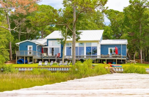 Pine Knoll Shores House | Big Red | Soundfront Dock · Private Beach · 4BR PKS