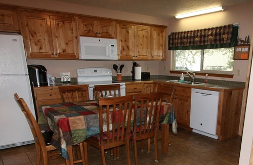 West Yellowstone House | Big Sky Escape - West Yellowstone Townhome
