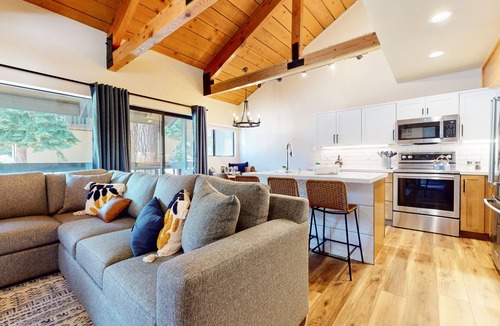 Majestic Pines Condo | Bigwood #45 (2-Bedroom Condo) with Pool by RedAwning