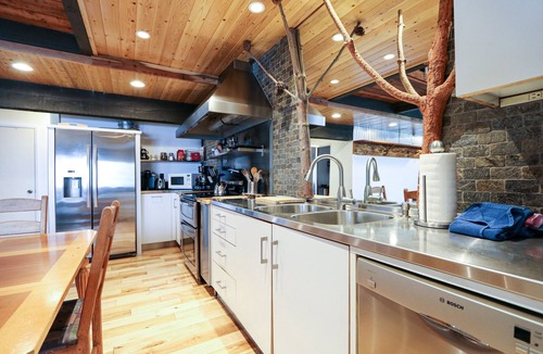 Majestic Pines Condo | Bigwood 80 Remodeled, Private Washer Dryer, Close to Eagle Lodge by RedAwning
