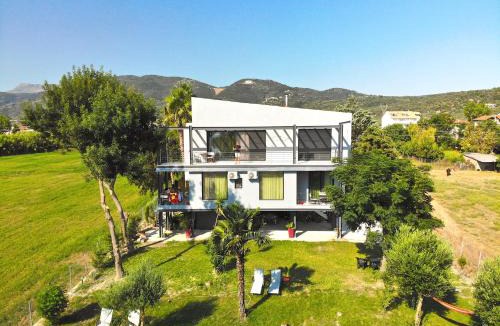 Kariotai Apartment | Bikini Apartments