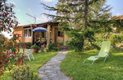 Valpaja House | Birds of Paradise