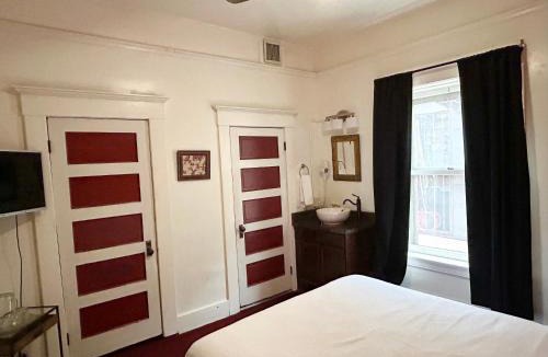 Bisbee Hotel | Bisbee Grand Hotel, Saloon, and Music Venue