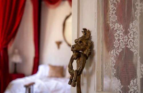 Bisbee Hotel | Bisbee Grand Hotel, Saloon, and Music Venue