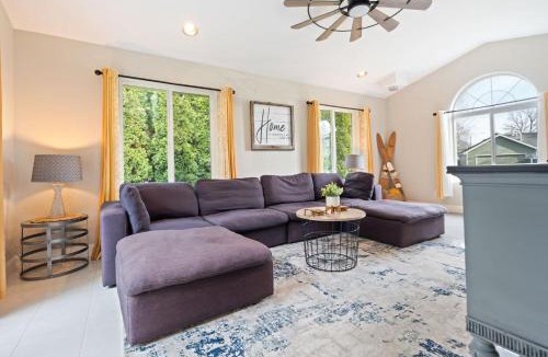 Post Falls House | Black Bay Getaway Private Bay Access