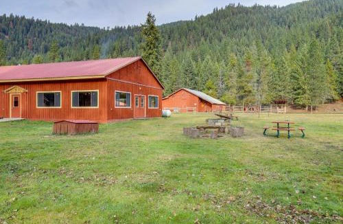 De Borgia Apartment | Black Diamond Guest Ranch Studio: Hike & Fish