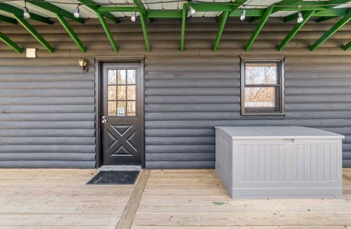 Lusby Cabin | Black Luxury Cabin Fire Pit Game Room.10 Guests