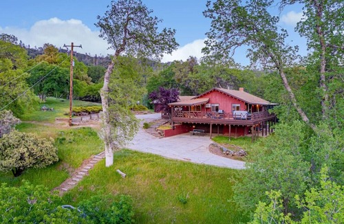 Oakhurst Villa | Black Oak Forest House 19 miles from Yosemite