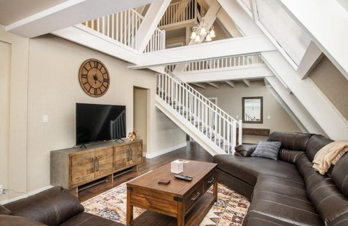 Kachina Village House | Blissful Pine Chalet