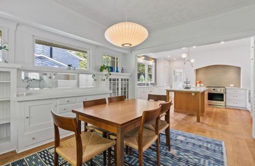 Manito House | Blissful South Hill Retreat