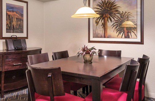 Paradise Ski Chalet | BLOCK WM Spencer St - 1br