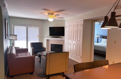 Paradise Other | BLOCK WM Spencer St - 2br