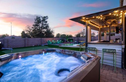 Chandler House | Bloomin' Dunes - Pool Pickleball & Tiki Bar