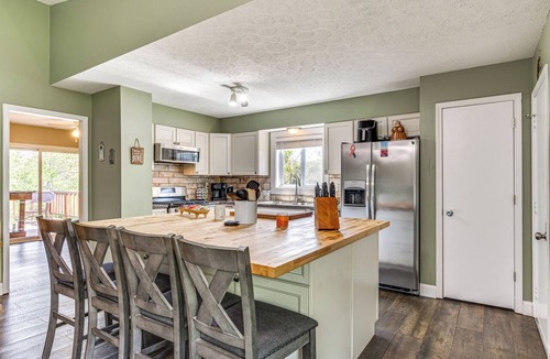 Martinsville Condo | Bloomington & Indy Area Gem: Near Attractions!