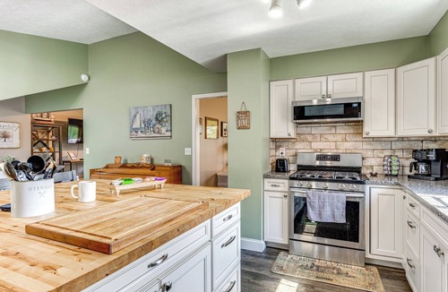 Martinsville Condo | Bloomington & Indy Area Gem: Near Attractions!