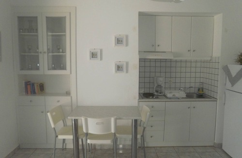 Lefkos House | Blue and White Studios & Apartments