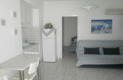 Lefkos House | Blue and White Studios & Apartments