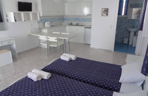 Lefkos House | Blue and White Studios & Apartments