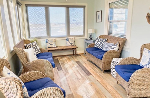 Sea Cottage Addition House | Blue Bay Home, Beachfront with Sunset Views