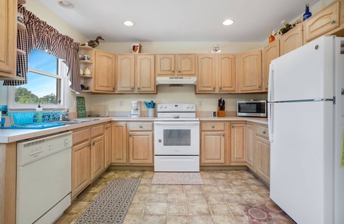 Chincoteague House | Blue Chair Bay | South Main Bayfront w/2-Level Screened Porches, Sunset Views & Shared Pier
