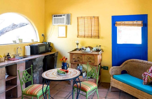 Mammoth House | Blue Door Casita on Orchard Near Canyon Wilderness