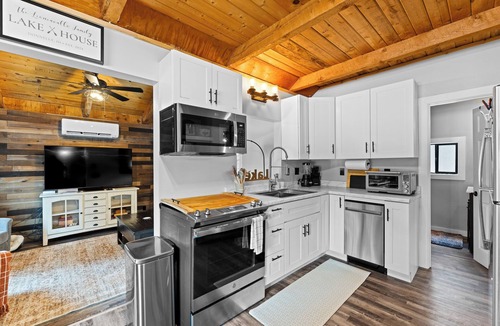 Tamarack Resort House | Blue Haven - Cabin by lake with AC & trailer parking