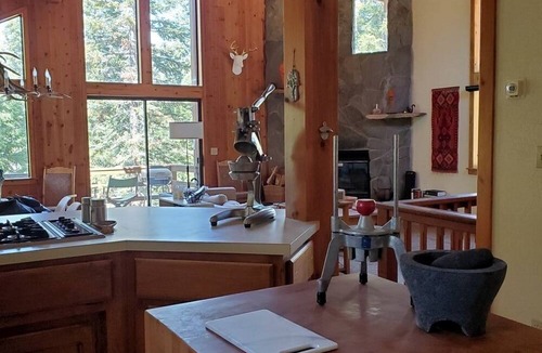 Ponderosa Cabin | Blue Jay's Nest Sequoia Cabin in Ponderosa, CA