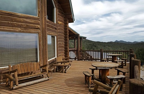 Newcastle House | Blue Mountain Ranch: 7 Bedrooms, Sleeps 20