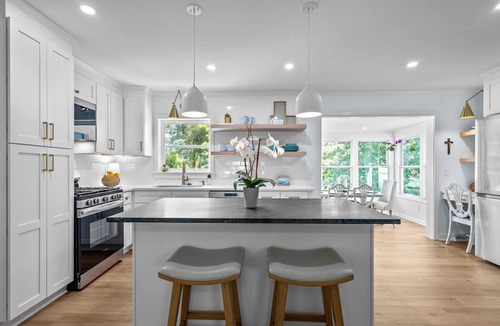 Wilmington House | Blue Pelican Getaway! Pet friendly, fenced in back yard! Sleeps 10 by beach!