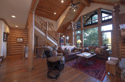 Victor House | Blue Winged Olive Log Cabin Magnificence in Victor, ID w/A/C, Borders Forest