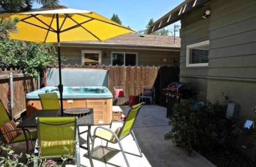 Old Bend House | Bluebird Day - Riverside Cottage