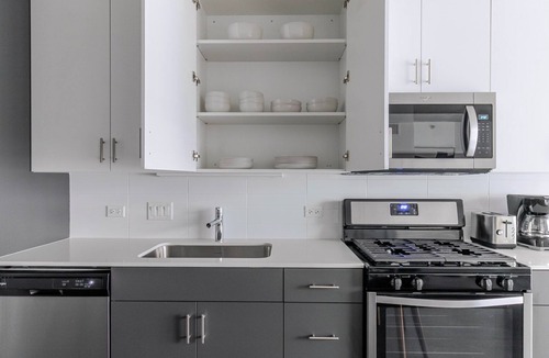 Downtown Chicago Apartment | Blueground | Chicago Loop, pool, nr Millennium Park