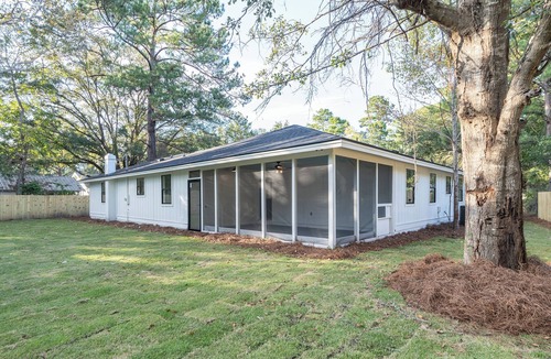 Bluffton Apartment | Bluffton Bubbly Bungalow- walking distance to boutiques, sunsets & local dining!