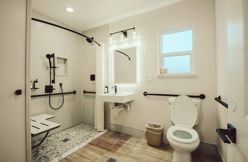Morro Bay Hotel | Blufftop Inn & Suites - Wharf/Restaurant District