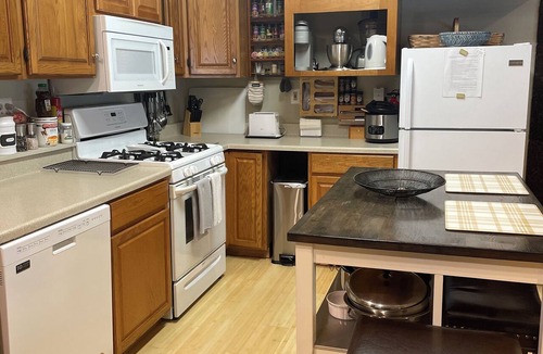 Coventry Apartment | BnB “GetAway” 600sf studio Wooded, Trails, UConn, quiet, Clean 5⭐️ Coventry 3 pp