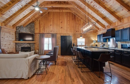 Silver Point Cabin | Boat Days Begin Here, Walk to Hurricane Marina