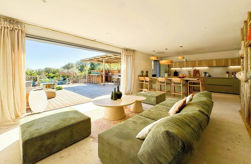 Lecci House | Bohemian villa near Saint-Cyprien bay