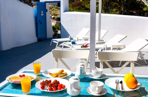 Episkopi Gonias House | Bonita Santorini Cave: Stay in a Dreamy Cave House in the Heart of Santorini!