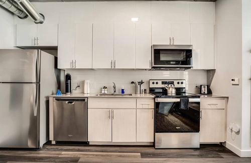 Downtown Phoenix Apartment | Boulevard Stays 1BR Sky-Loft, Amenities