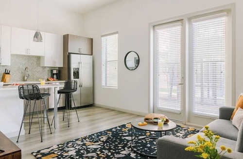 Downtown Phoenix Apartment | Boulevard Stays Modern Roosevelt Row Suite 1BR Pool, Gym 1