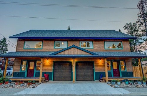 West Yellowstone House | Boundary Basecamp Unit B | Walk to Yellowstone