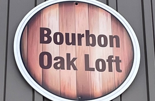 Bardstown Apartment | Bourbon Oak Loft - Spacious 2 bedroom, in the heart of the Bourbon Trail.